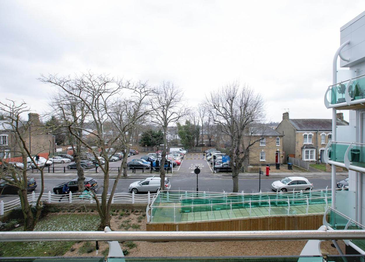 Skyvillion - Cozy Apartments In Enfield Town With Free Parking & Wifi Dış mekan fotoğraf