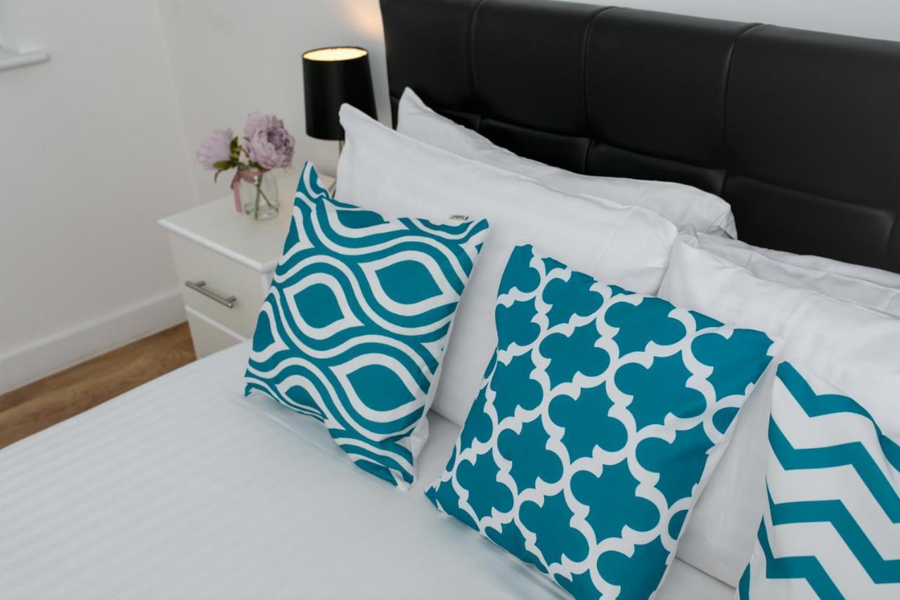 Skyvillion - Cozy Apartments In Enfield Town With Free Parking & Wifi Dış mekan fotoğraf