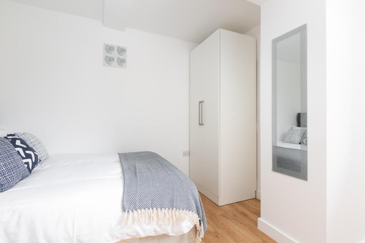 Skyvillion - Cozy Apartments In Enfield Town With Free Parking & Wifi Dış mekan fotoğraf