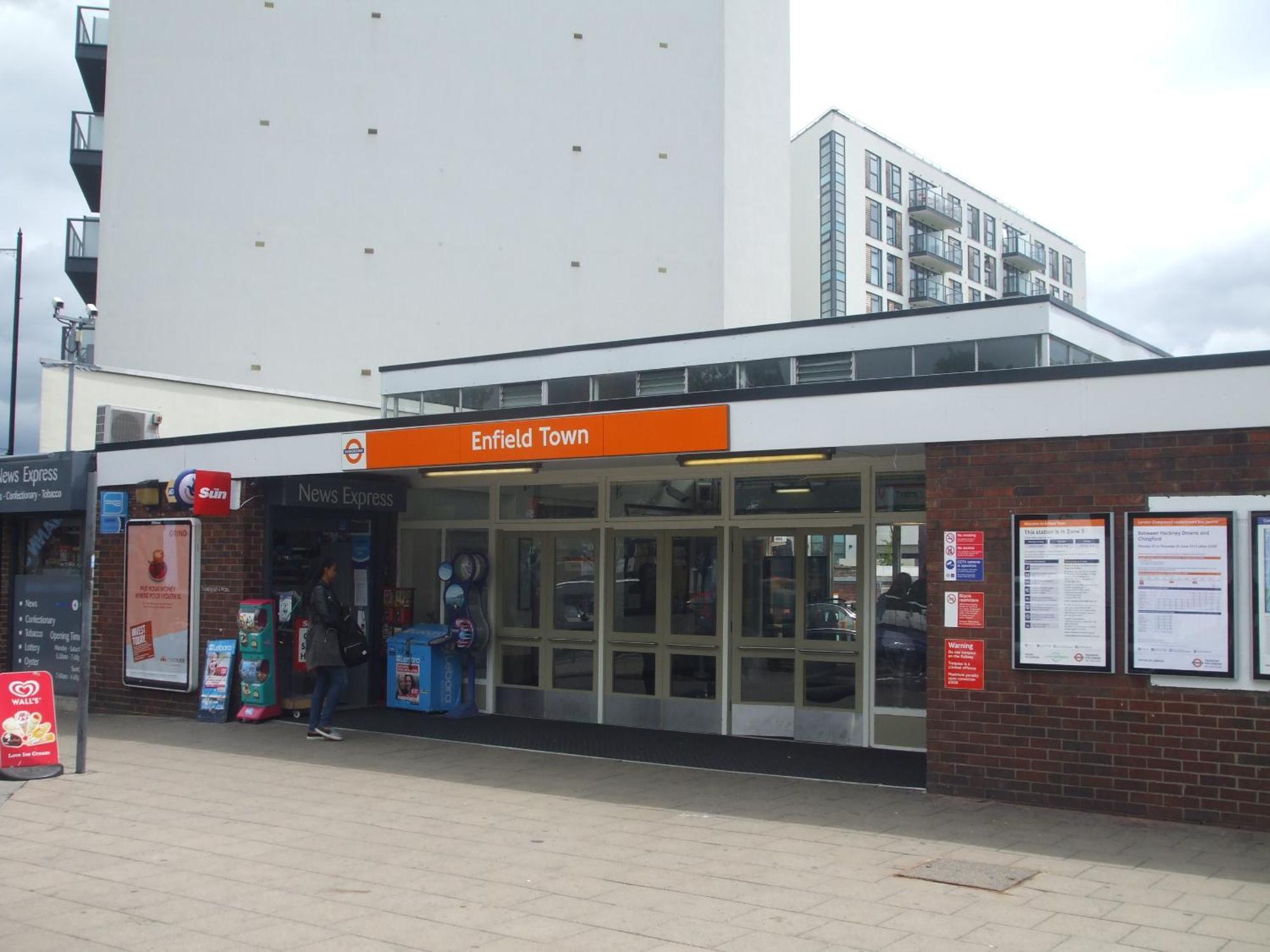 Skyvillion - Cozy Apartments In Enfield Town With Free Parking & Wifi Dış mekan fotoğraf