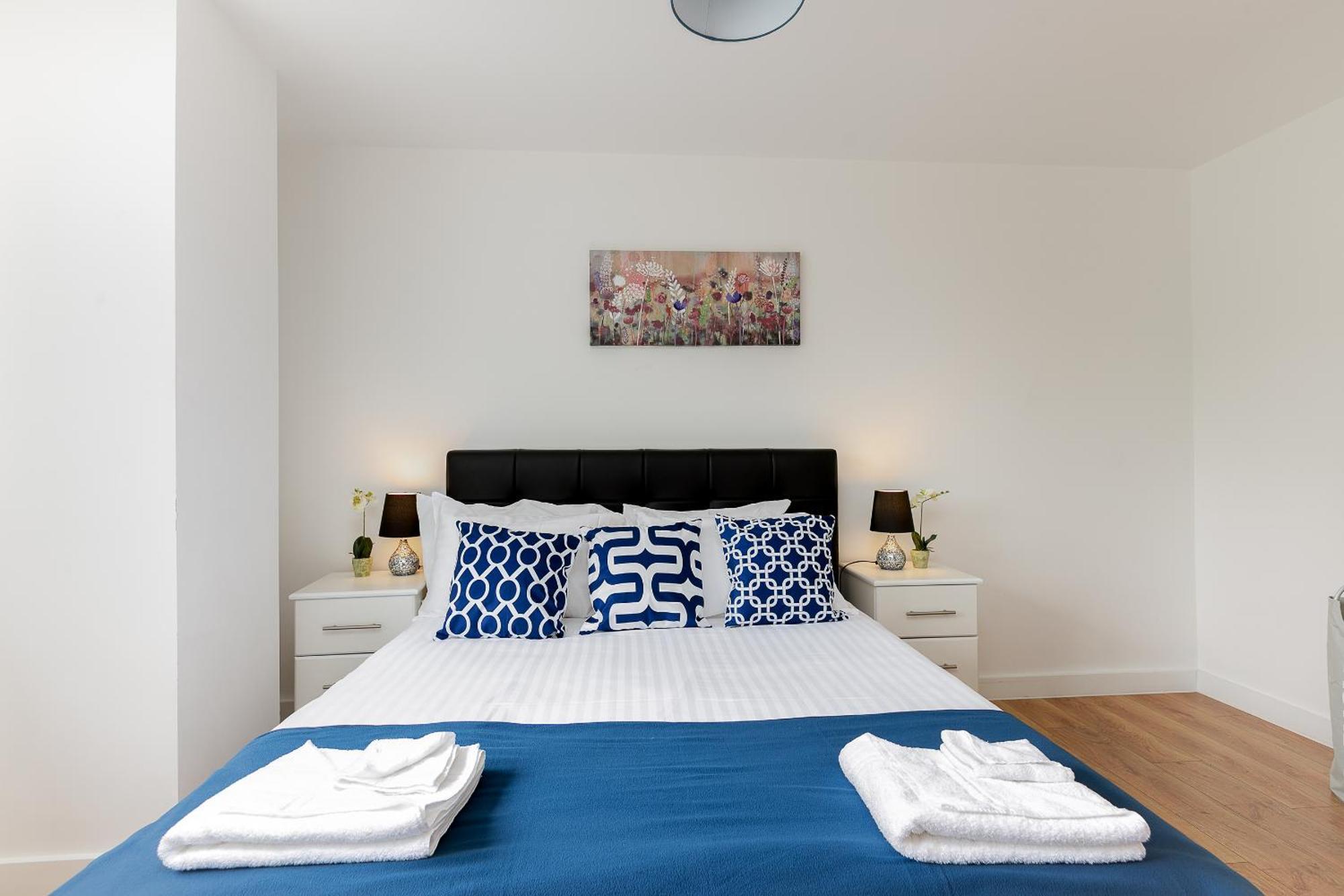 Skyvillion - Cozy Apartments In Enfield Town With Free Parking & Wifi Dış mekan fotoğraf