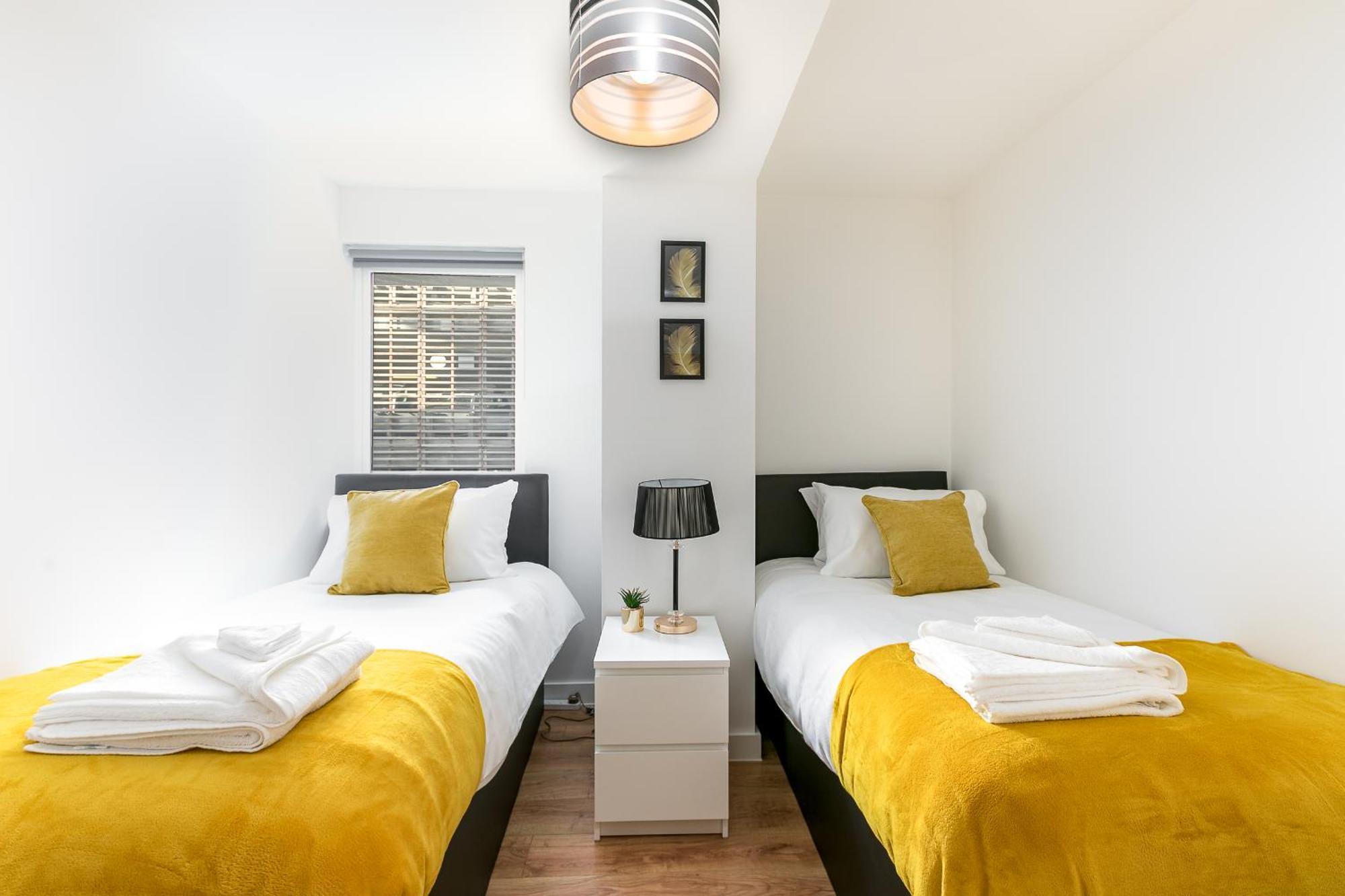 Skyvillion - Cozy Apartments In Enfield Town With Free Parking & Wifi Dış mekan fotoğraf