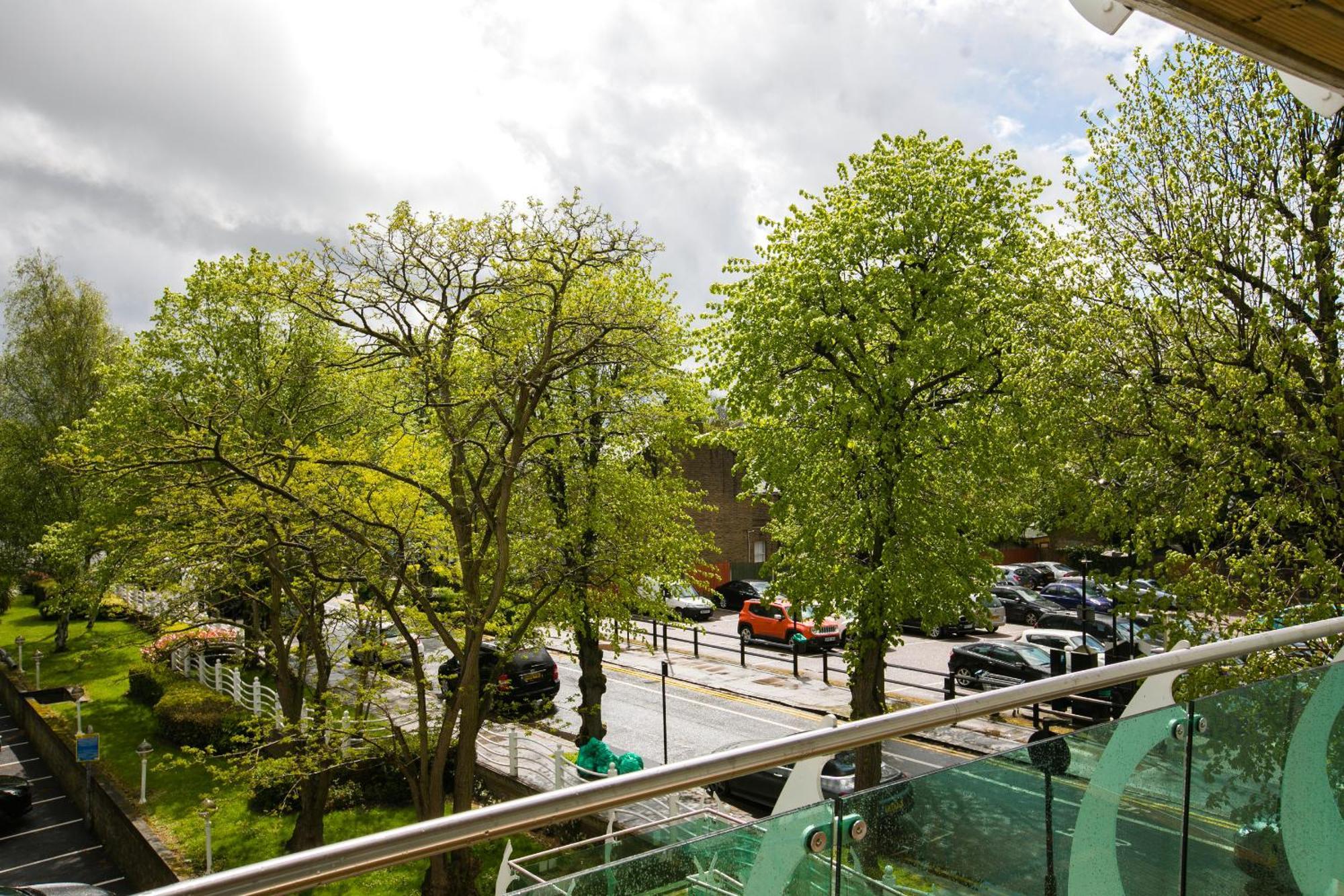 Skyvillion - Cozy Apartments In Enfield Town With Free Parking & Wifi Dış mekan fotoğraf