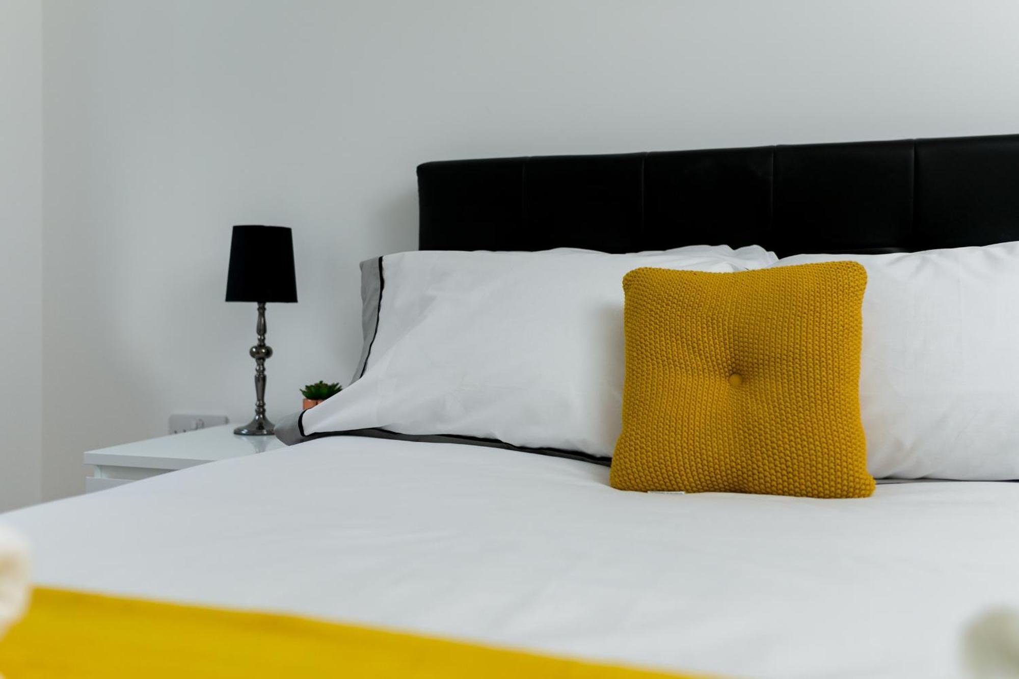 Skyvillion - Cozy Apartments In Enfield Town With Free Parking & Wifi Dış mekan fotoğraf