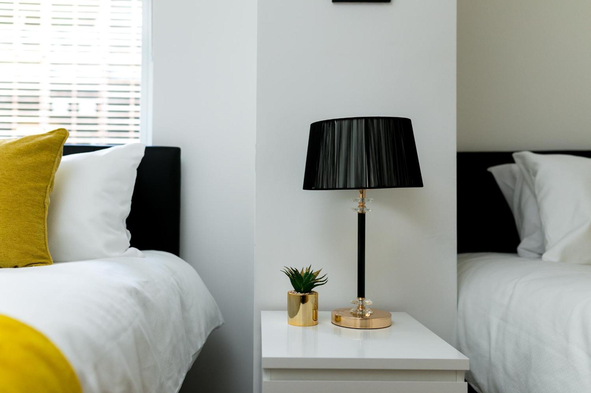 Skyvillion - Cozy Apartments In Enfield Town With Free Parking & Wifi Dış mekan fotoğraf