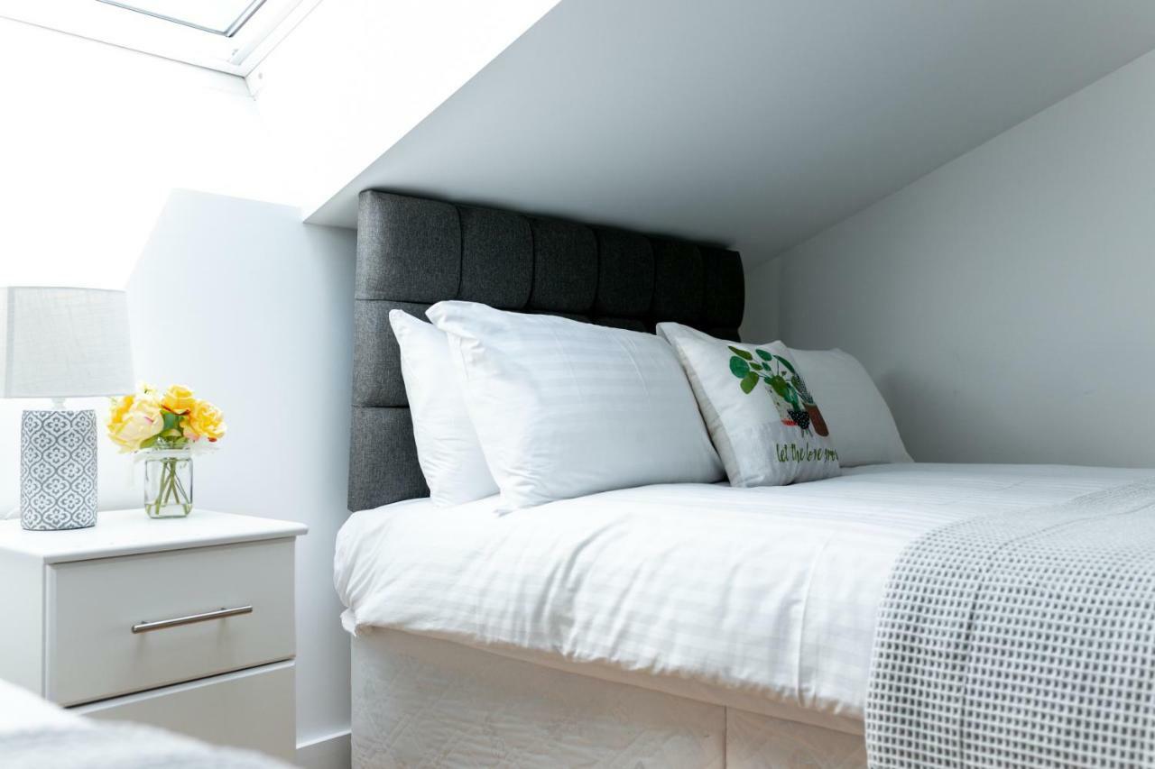 Skyvillion - Cozy Apartments In Enfield Town With Free Parking & Wifi Dış mekan fotoğraf