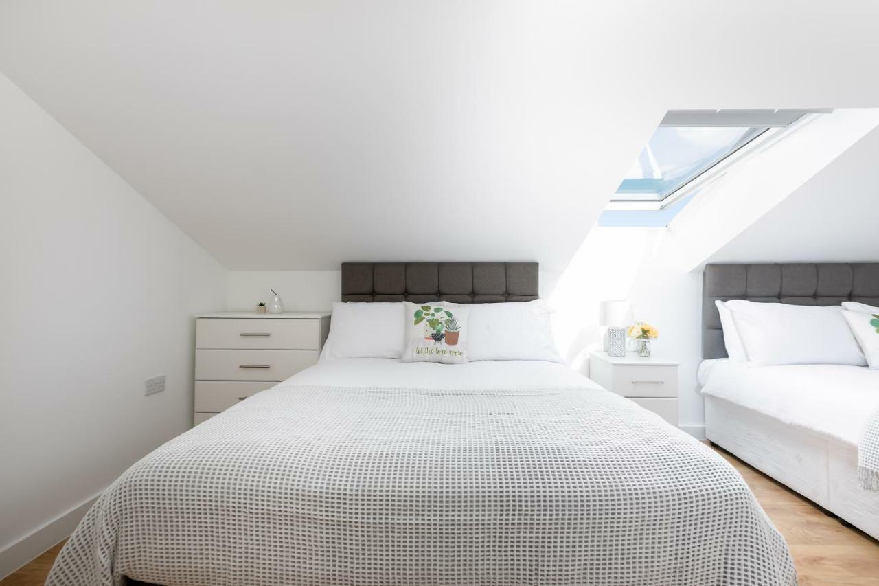 Skyvillion - Cozy Apartments In Enfield Town With Free Parking & Wifi Dış mekan fotoğraf