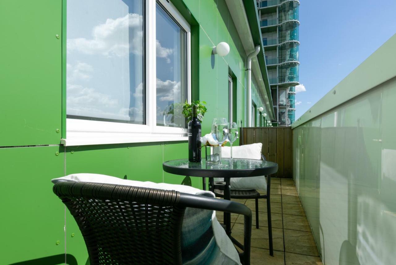 Skyvillion - Cozy Apartments In Enfield Town With Free Parking & Wifi Dış mekan fotoğraf